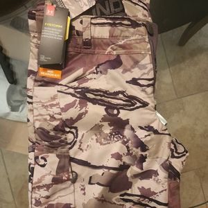 Womens size 12 Under armour camo pants